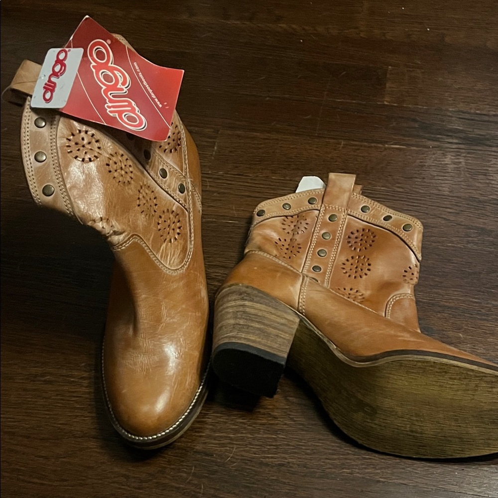 Dingo Women's Tan Leather Ankle Booties